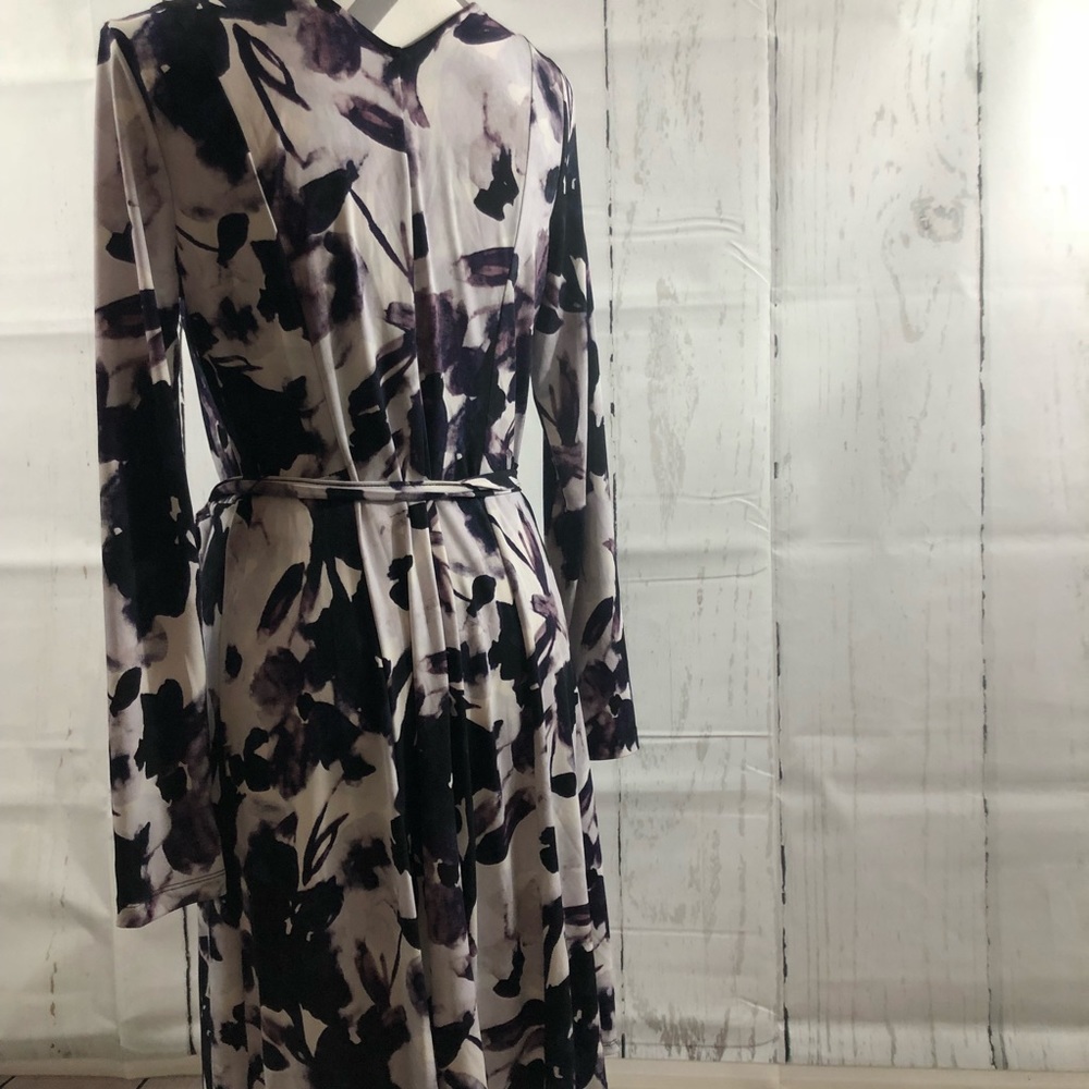 Like New! Simply Vera Wang Floral Wrap Dress - image 6